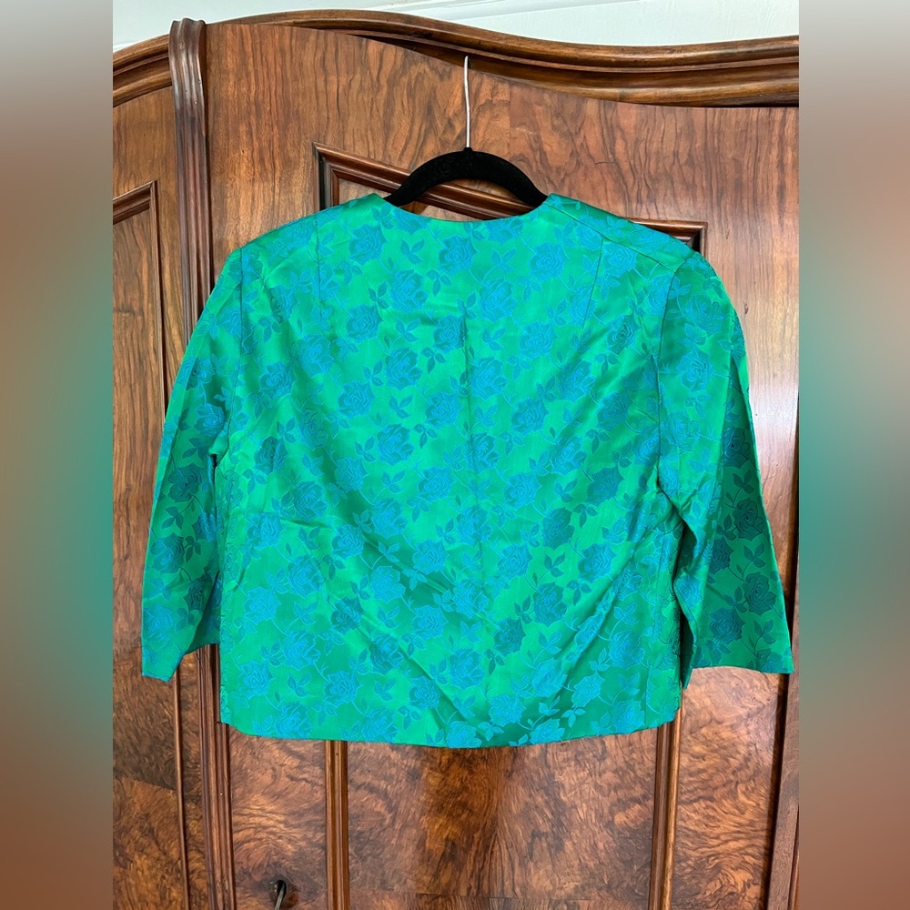 Vintage Green Silk Cropped Jacket with Embossed Blue Roses Jacket Pockets - Picture 4 of 6